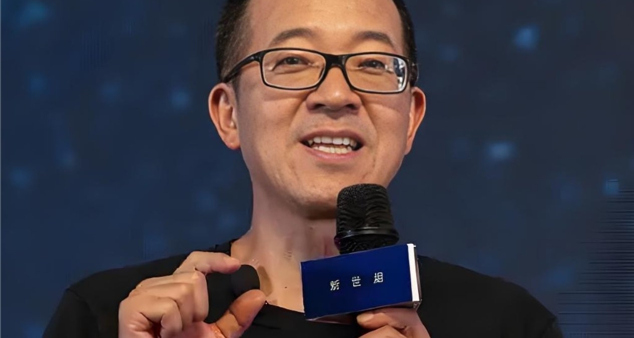 俞敏洪回應員工吐槽，連發8條南極遊視頻引關注