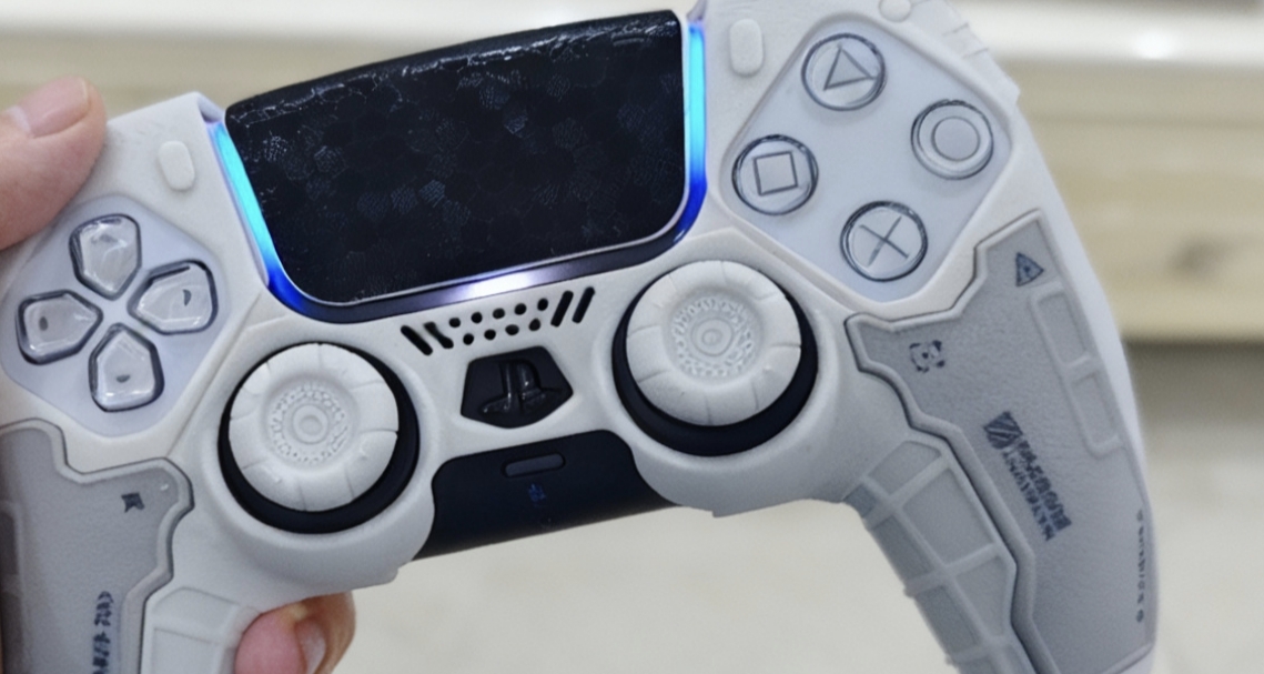 有時候並非手柄需要保護套，而是我的眼睛和手需要它戴上這些