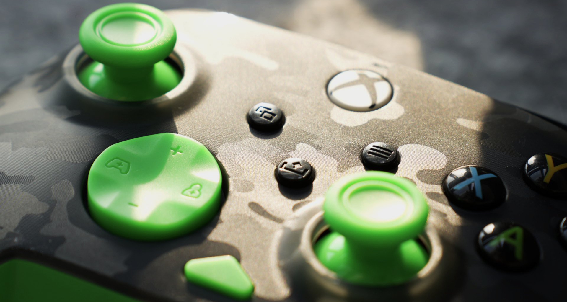 100出頭還是迷彩配色的XBOX授權手柄嗎？有點意思哈