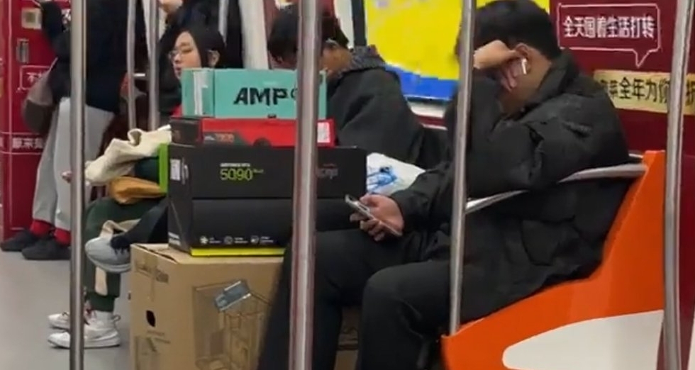 老外感慨中國治安太安全:這5090在印度，剛出店門就被偷了！