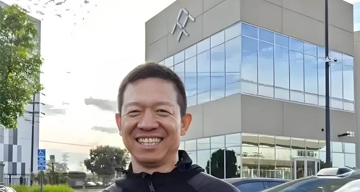 贾跃亭官宣新车全球首次交付！足球巨星伊涅斯塔为首台！