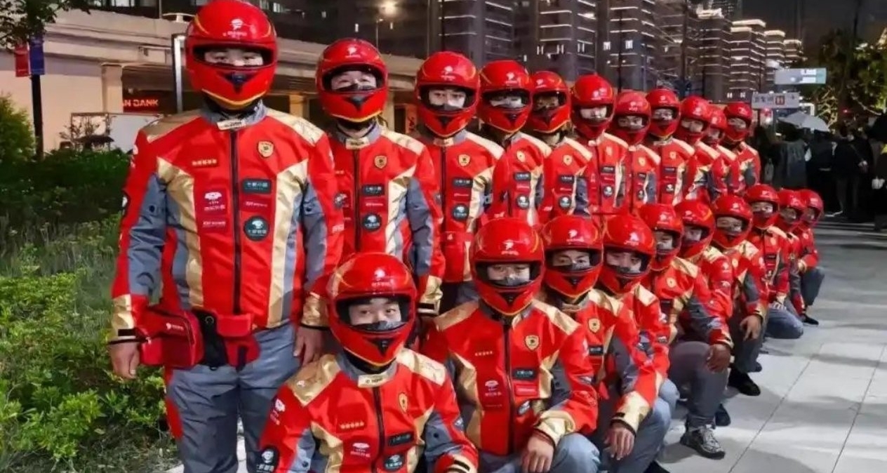 全员法拉利？疑似京东外卖员新工服曝光！官方回应