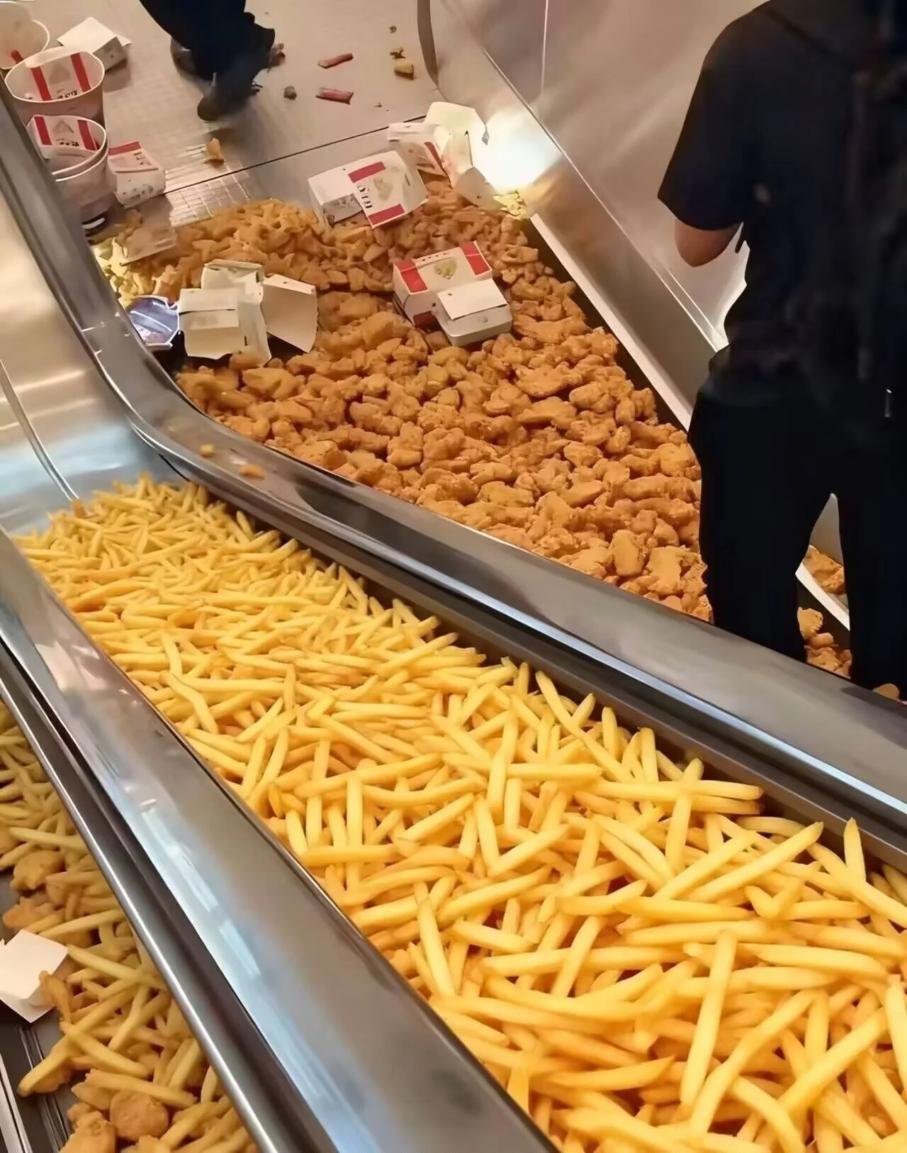 本来想给极友发KFC套餐的，但我不小心全撒掉了-极猎游戏社区