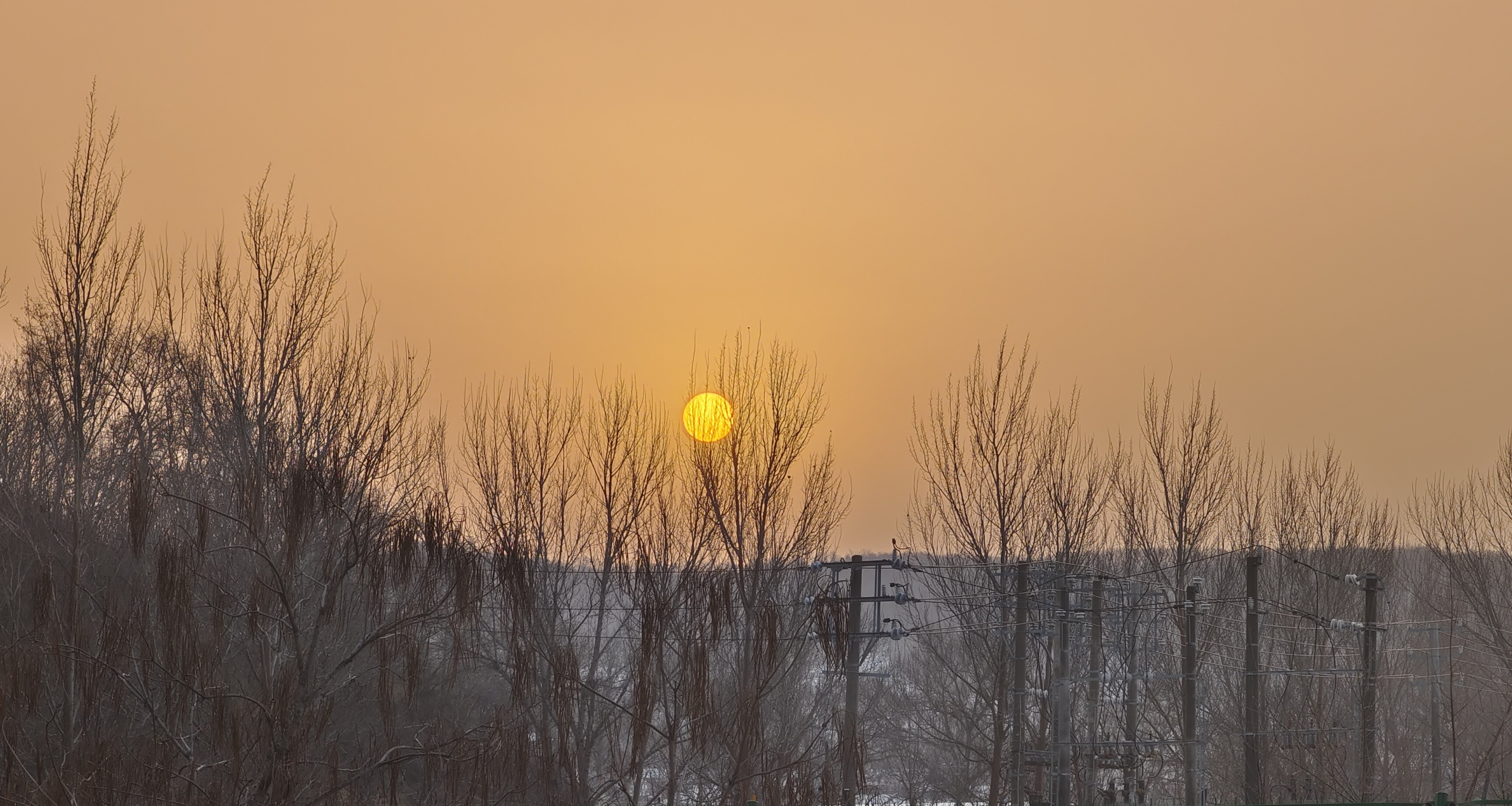 打碎的“玻璃碗”