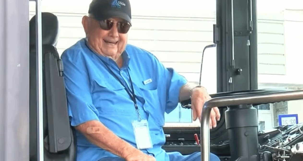 美國95歲老人成全球最年長公交司機，不打算退休