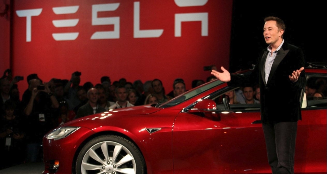 马斯克回应特斯拉为何不造摩托车：17岁时骑公路车差点丧命