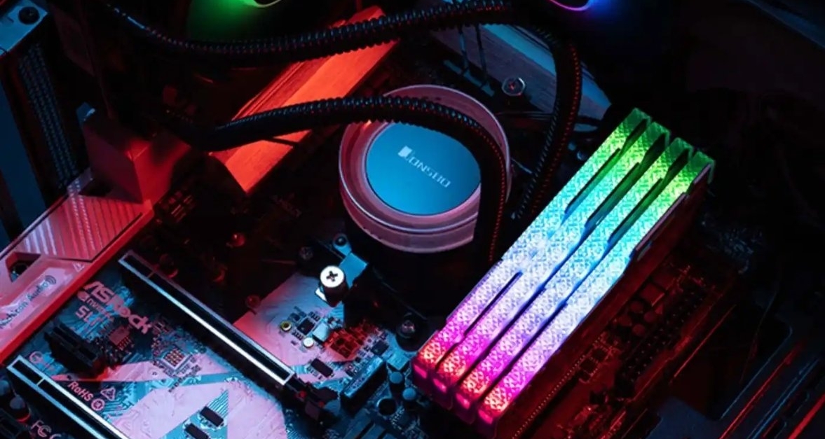 内存价格暴涨致主板销量腰斩，PC市场遭遇连锁冲击