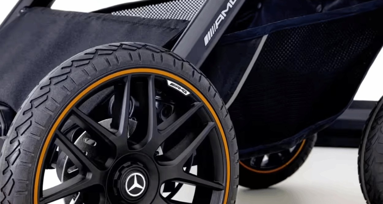 奔驰推出近1.7万元豪华婴儿手推车，奢华生活从宝宝开始