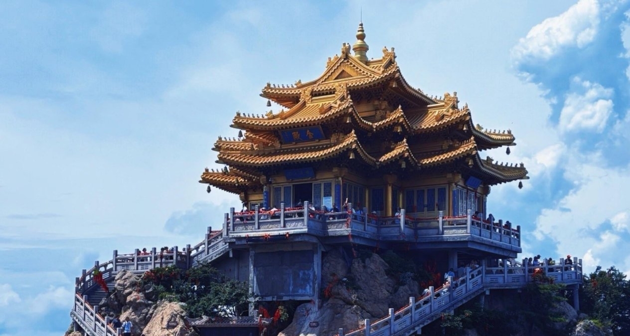 老君山拒用无人机，53岁女挑山工感激保住饭碗