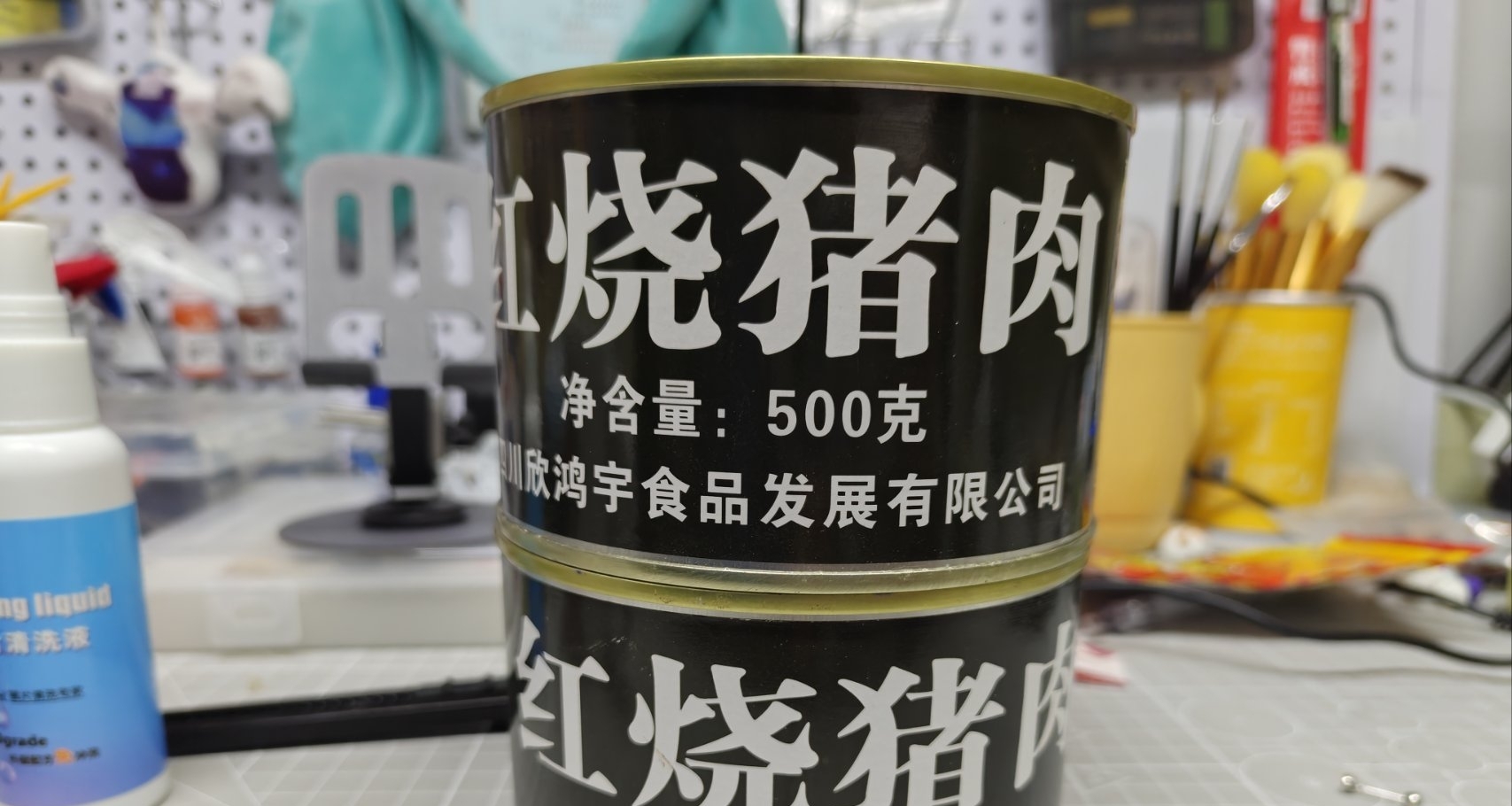 亲友怕我在学校饿死，给我寄了俩红烧肉罐头