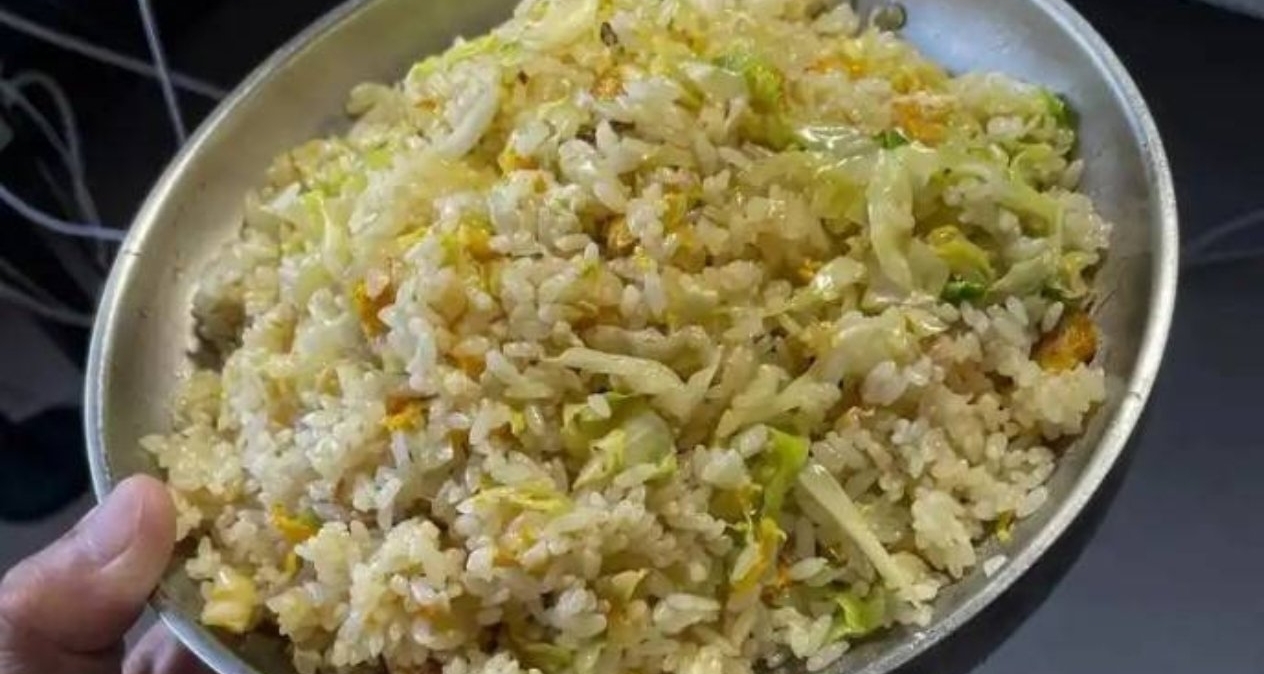 济南小伙用仅剩的2元买米饭，店主暖心加菜获赞