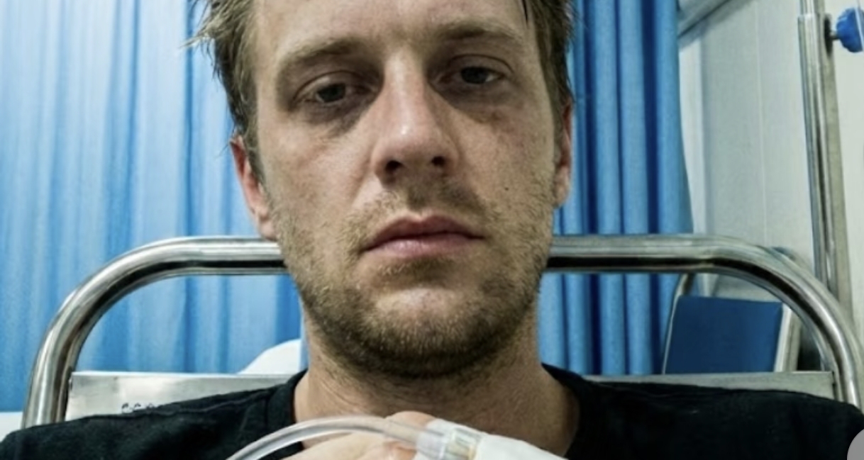 维京人挑战中国神秘“冒险菜”——已老实，辣窜进了医院