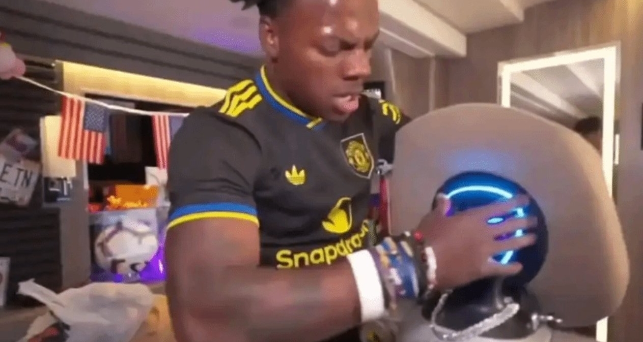 网红“甲亢哥”直播中暴力损毁人形机器人，遭开发公司起诉索赔