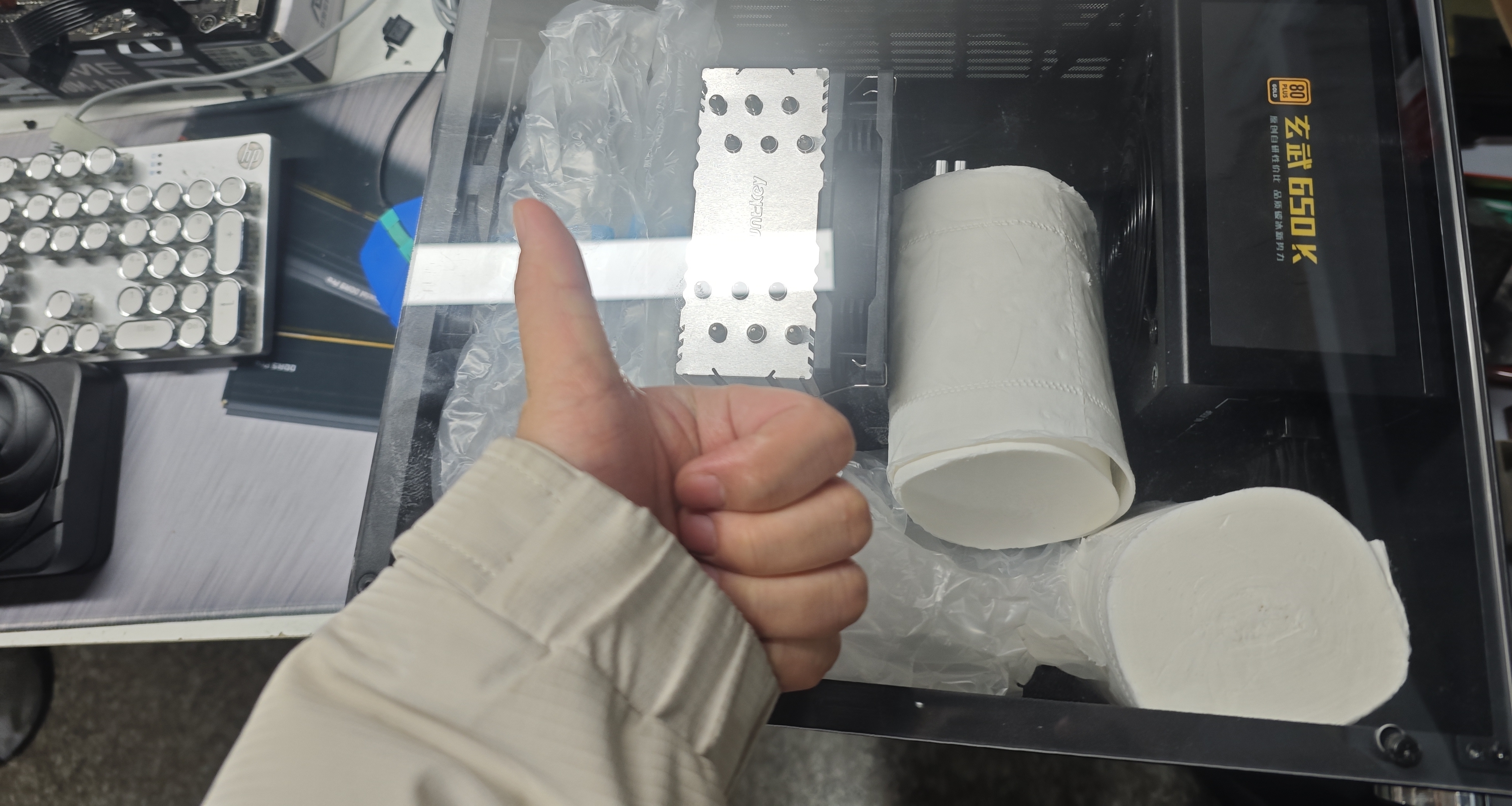 顧客電腦快遞售後，用捲紙當填充物…