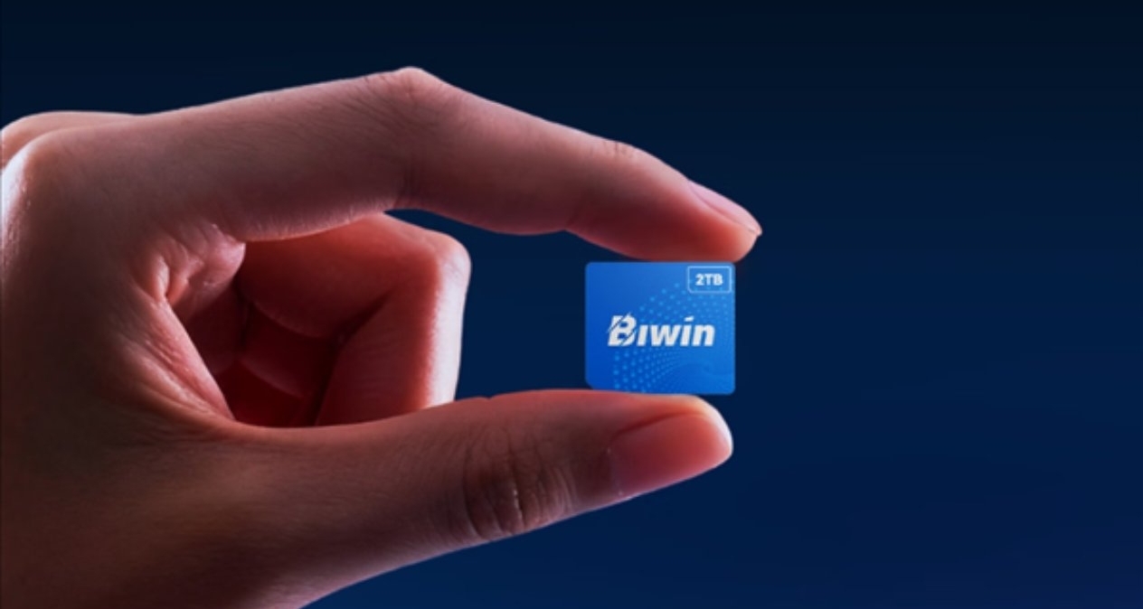 国产最小消费级固态硬盘问世！仅半枚硬币大小