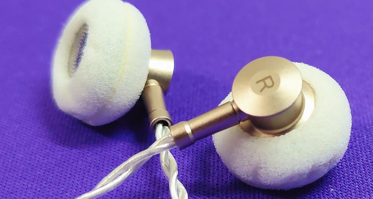 大尺寸動圈做進小耳機會發生什麼?力大飛磚！入門HiFi看看這款！