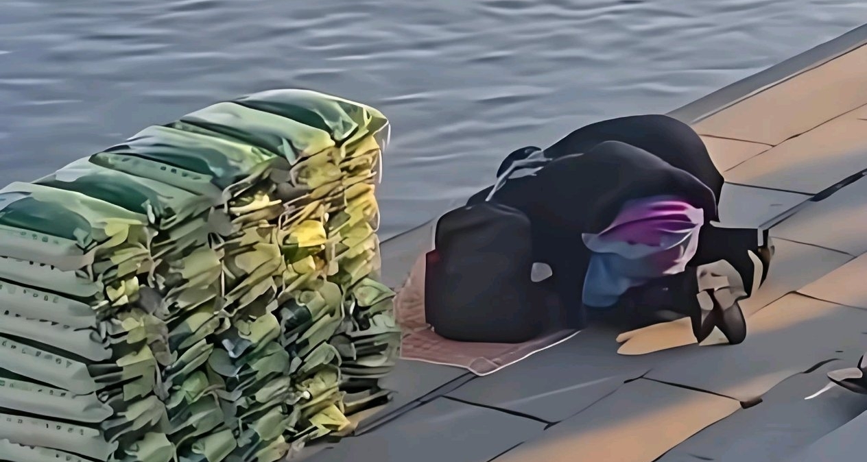 遼寧丹東多人江邊“放生大米”，警方認定爲**行爲涉糧食浪費