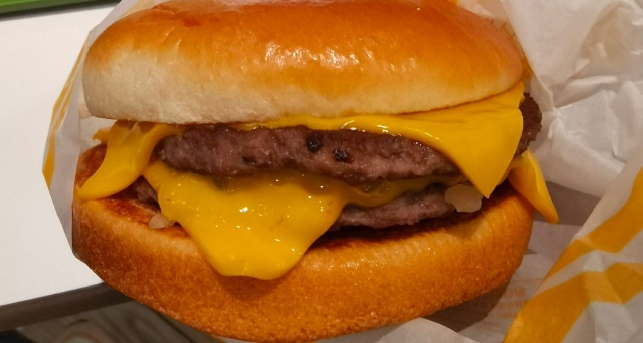 麥當勞回應雙吉漢堡越變越小，網友調侃變“銅鑼燒”