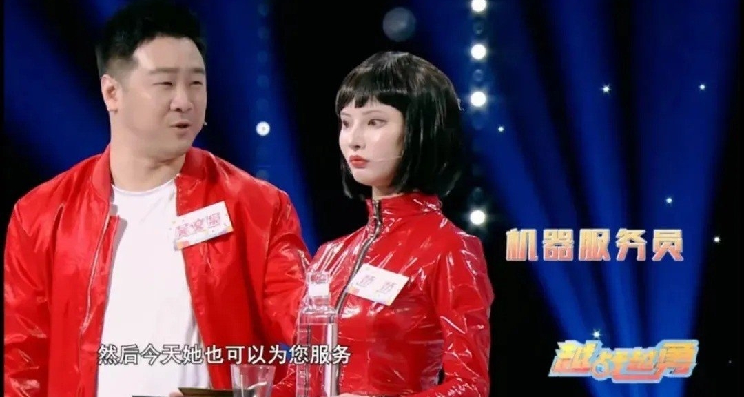 重慶火鍋店老闆娘模仿機器人走紅網絡，能20分鐘不眨眼！