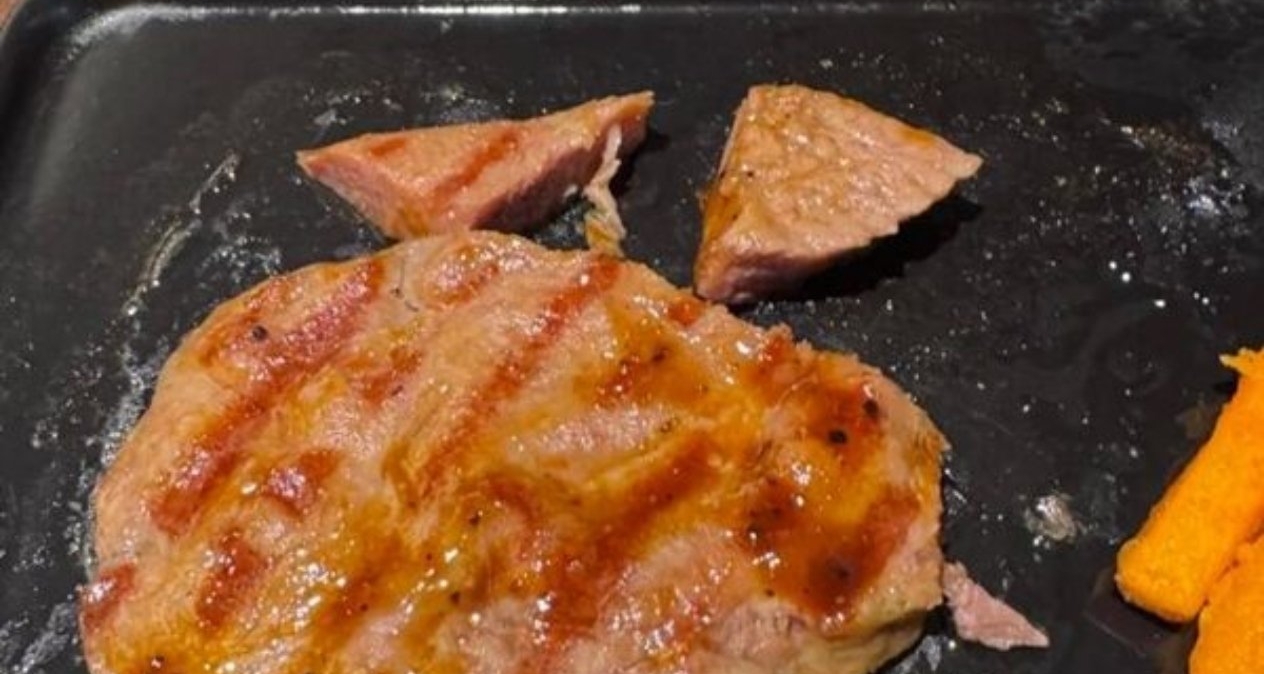 必胜客被曝用“芝麻小字”标注调理牛排，罗永浩锐利点评