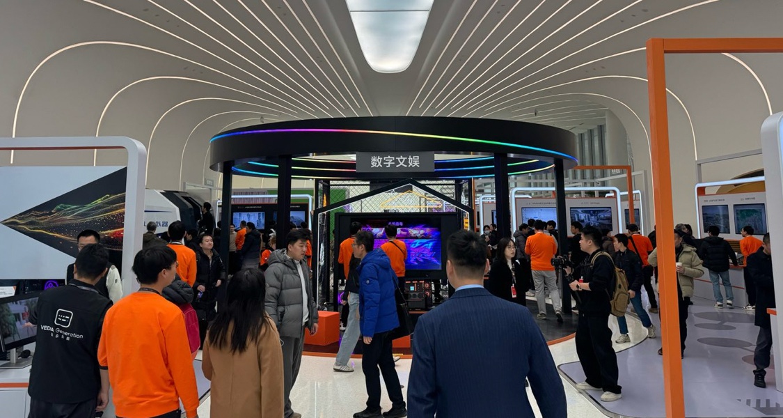 摩尔线程显卡打游戏真的可以吗？大会现场为大家测试展示机性能