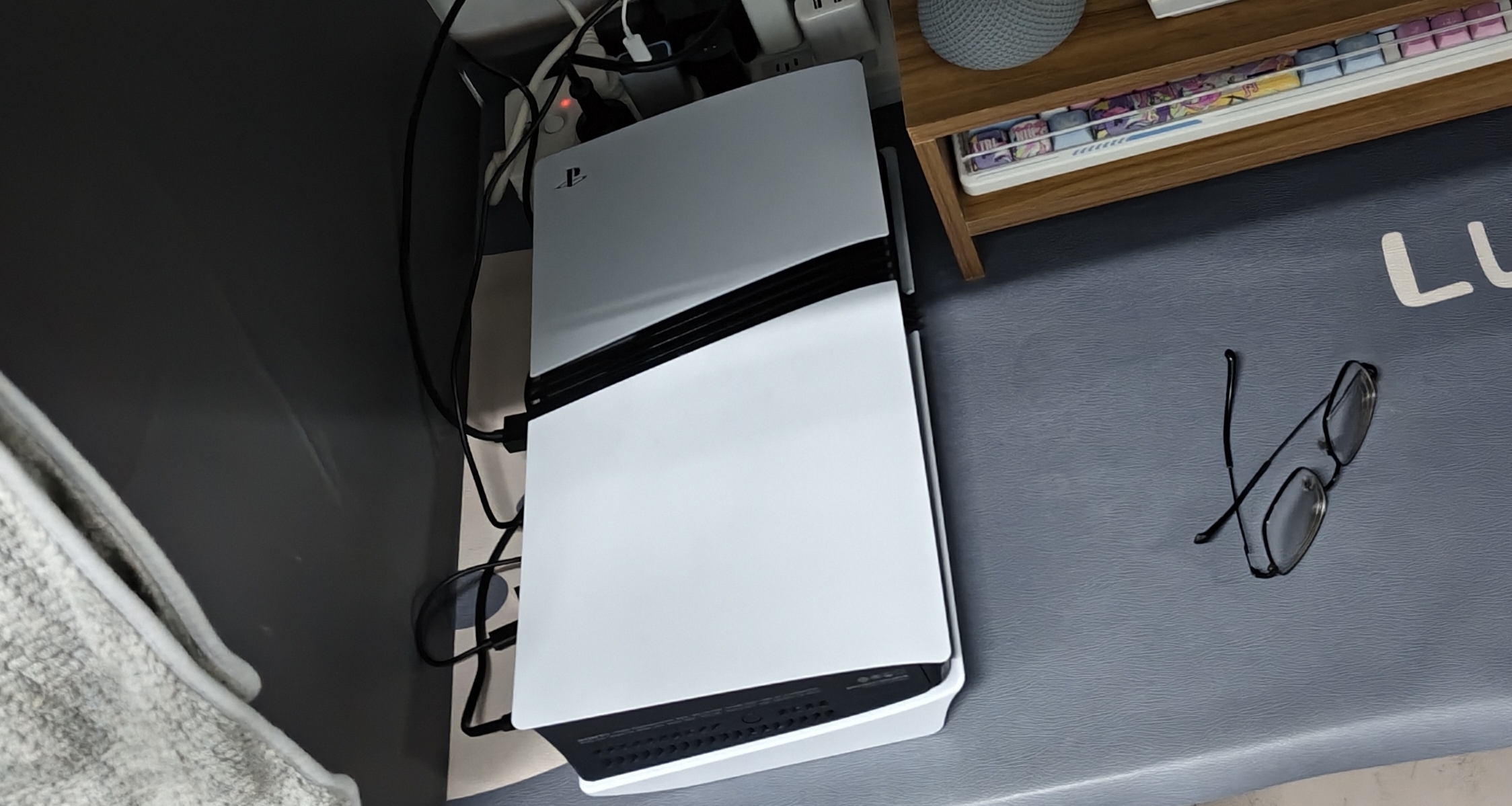 糾結了半天ps5pro豎放還是橫放，最後……