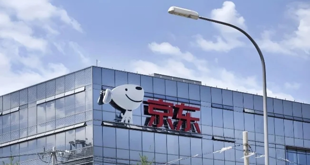 京東巴黎倉庫遭專業團伙洗劫，一夜損失超三億