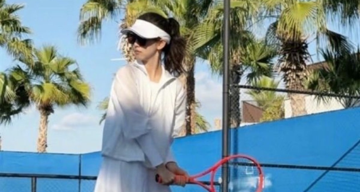 章澤天堅持運動打卡40天，曬網球新照狀態佳