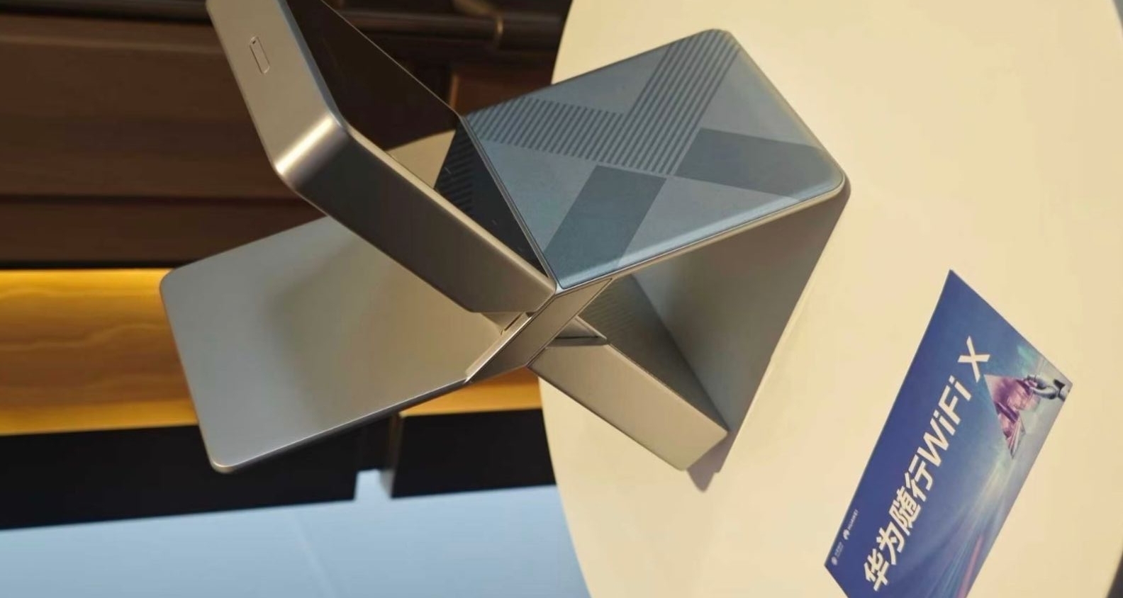 华为随行Wi-Fi X 曝光：折叠造型真的是个X