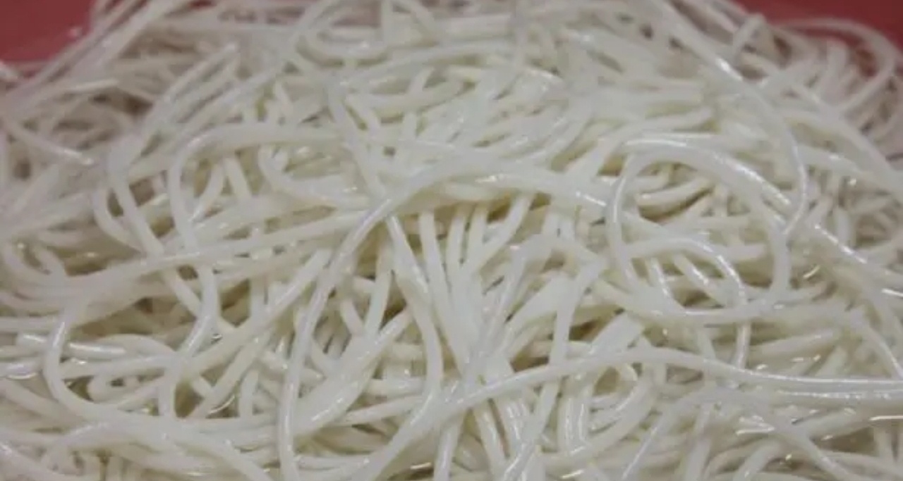 76元米线过期2.5小时，小学食堂被罚5万元