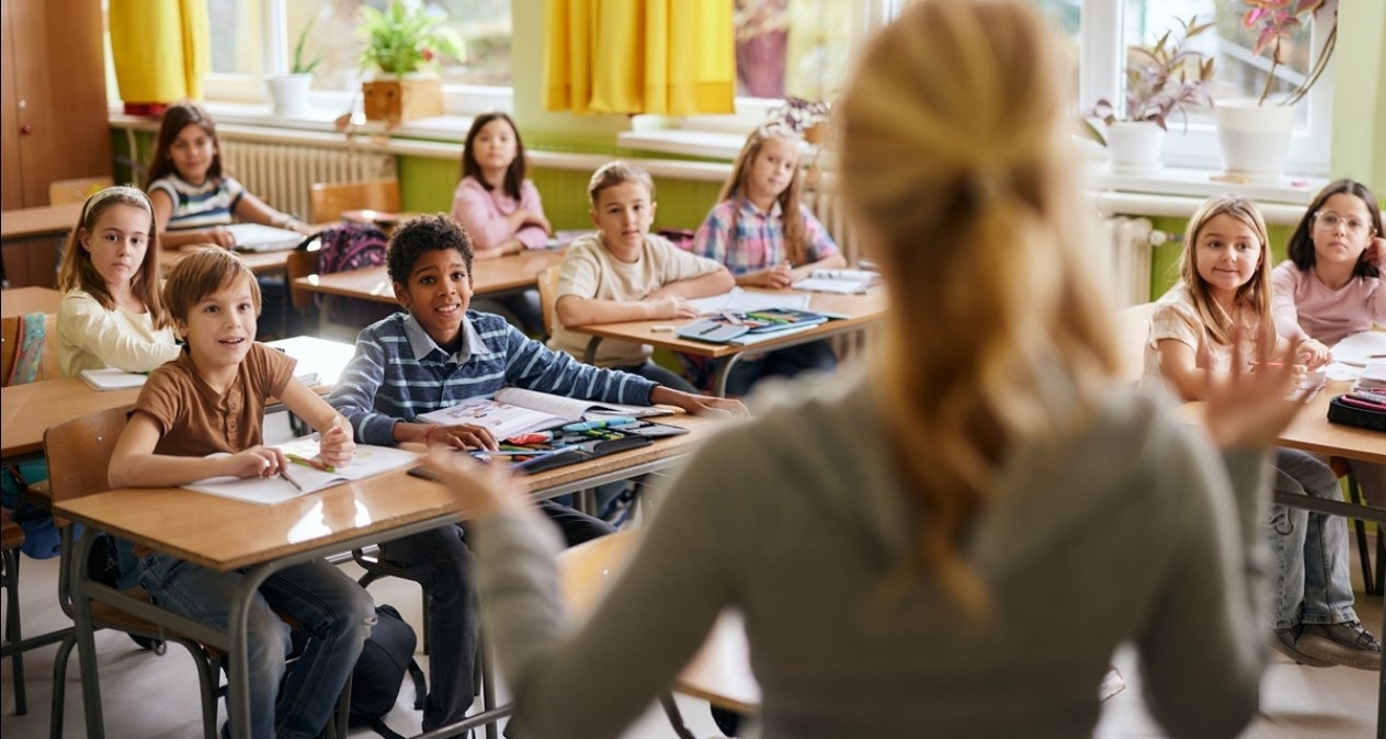 美國校園禁用手機後，教師意外發現學生不會看指針時鐘