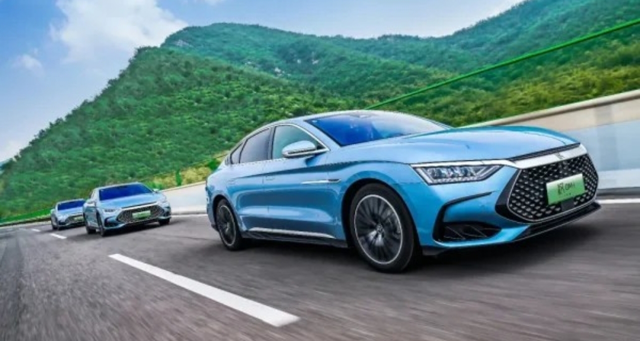 历史性更迭:全球电动车王座易主！比亚迪销量首超特斯拉登顶冠军