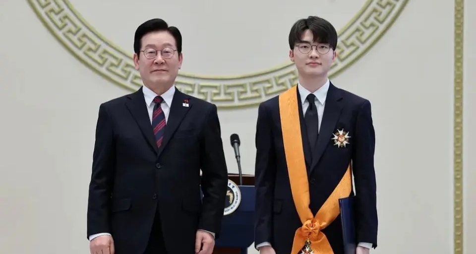 韓國總統向Faker頒發國家最高體育榮譽青龍章