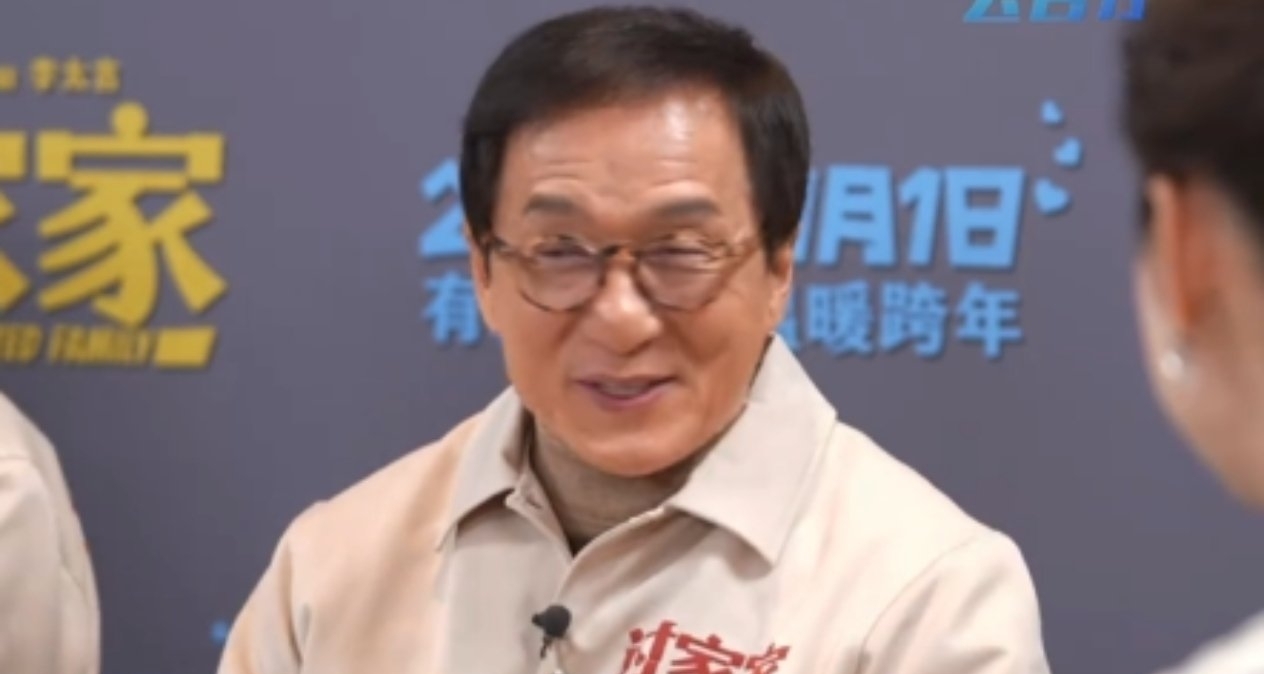 成龙自述没有微信，反思年轻时沉迷游戏虚度光阴