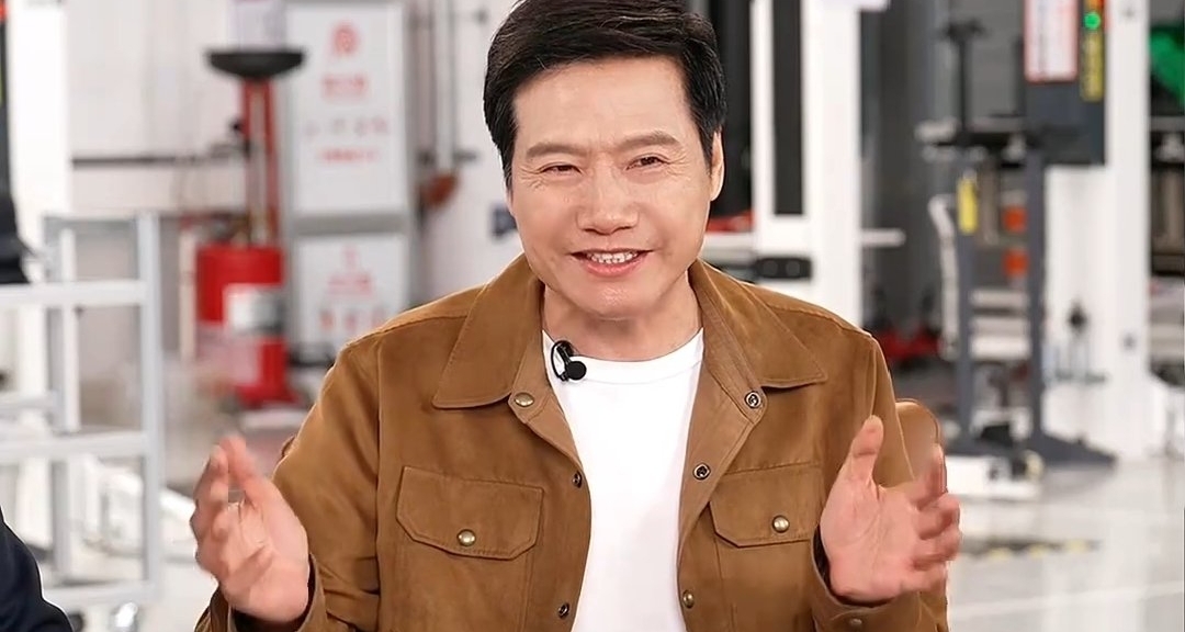 雷军新年直播回应绿化带战神，不让农民卖小米等谣言