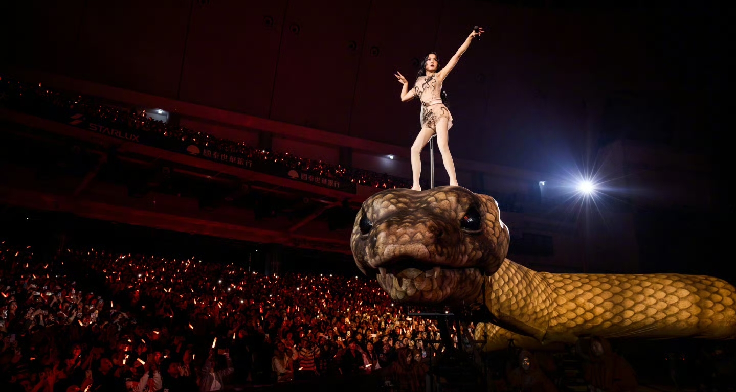蔡依林演唱会被举报！认为30米机械蛇等艺术装置，吸走观众运气