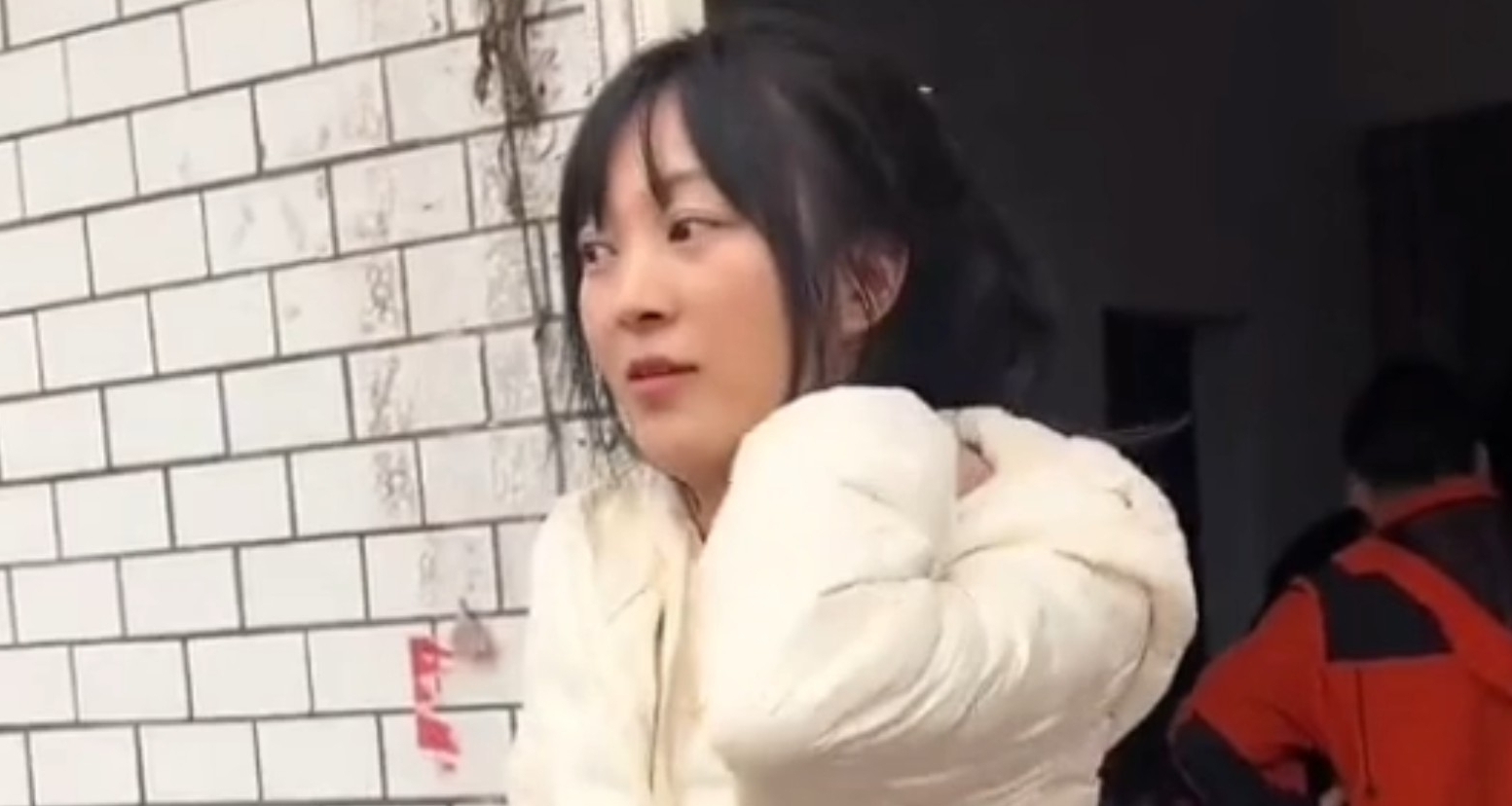 标价888元一两且不支持退换！“呆呆”家门前的土被炒成“发财土”