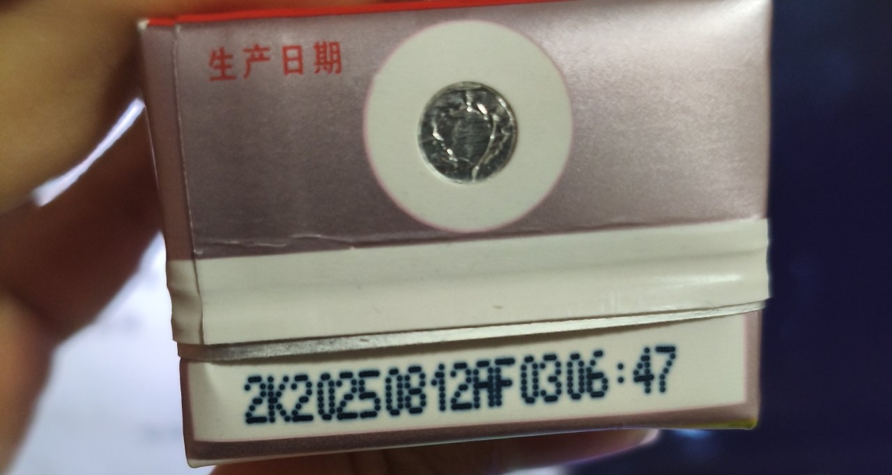 親戚來家拜年，結果拿了箱過期的東西