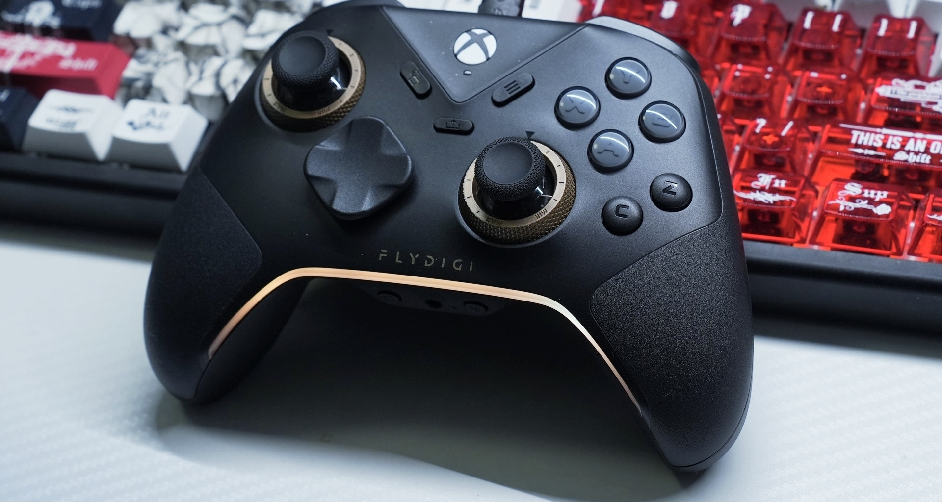 飞智和XBOX合作了？得到官方授权的黑武士5S吗，有点意思