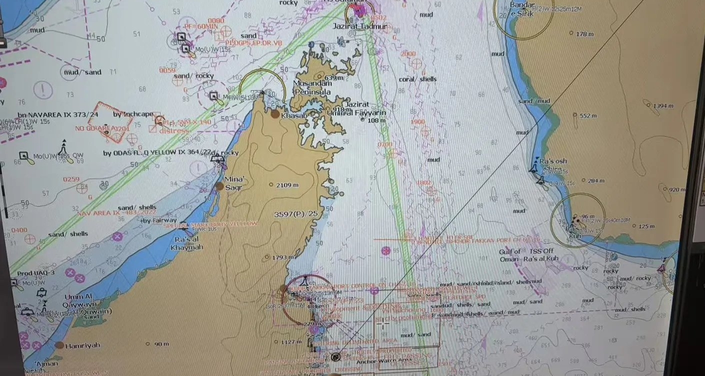 多名海員滯留霍爾木茲海峽，中國小夥建“家書電臺”