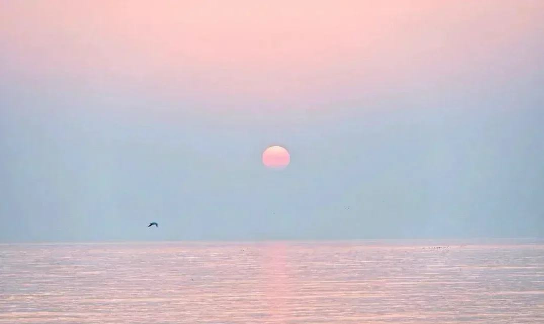 從北京出發，2小時抵達海邊日出
