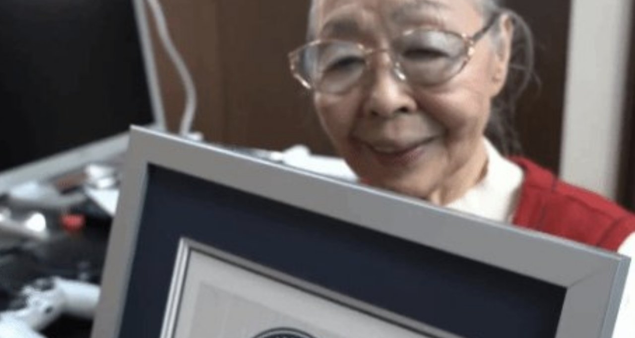 96歲“遊戲奶奶”停更三年後首度發聲：因骨折入院現已不再玩遊戲