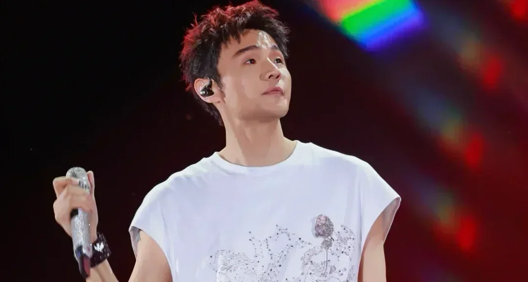 李榮浩怒質單依純侵權，轉頭遭吳向飛維權，樂壇版權風波一波三折