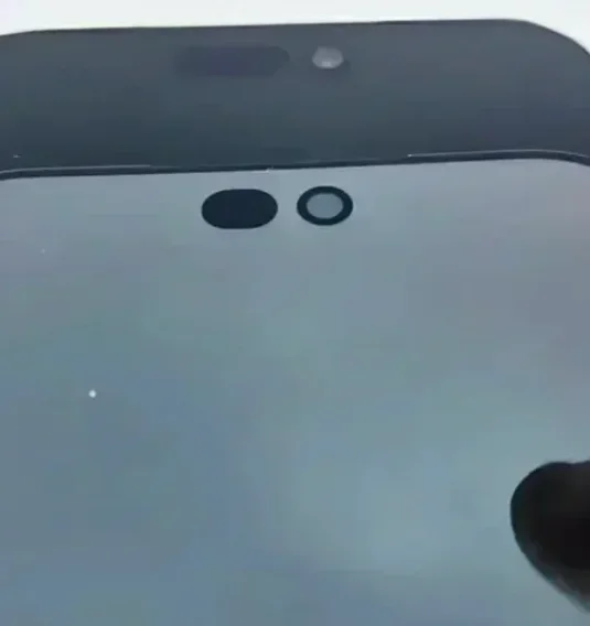 靈動島再縮小：蘋果在用最笨也最聰明的方式走向真全面屏