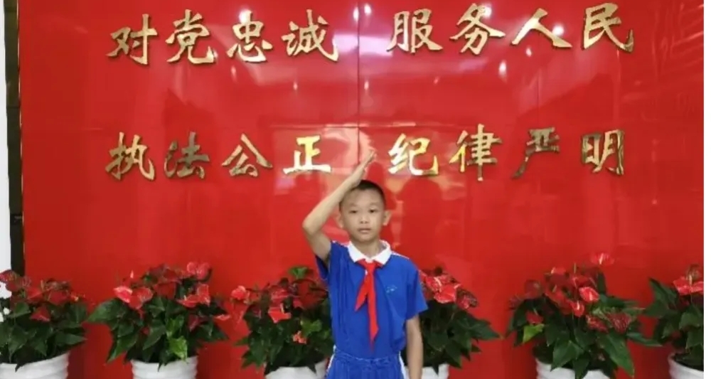 深圳11岁男孩拾50克金条报警上交，童真善举暖透人心