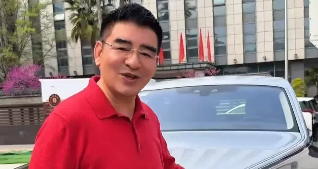 豪車送不出去？陳光標因張雪捐贈嫣然醫院1000萬