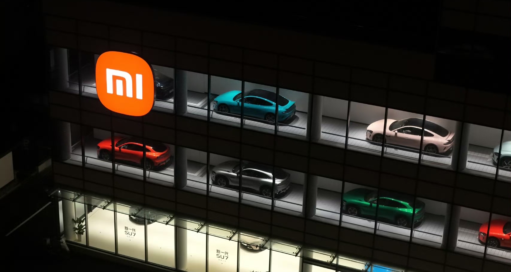 夜晚如發光的的汽車城堡，這家小米門店火了！