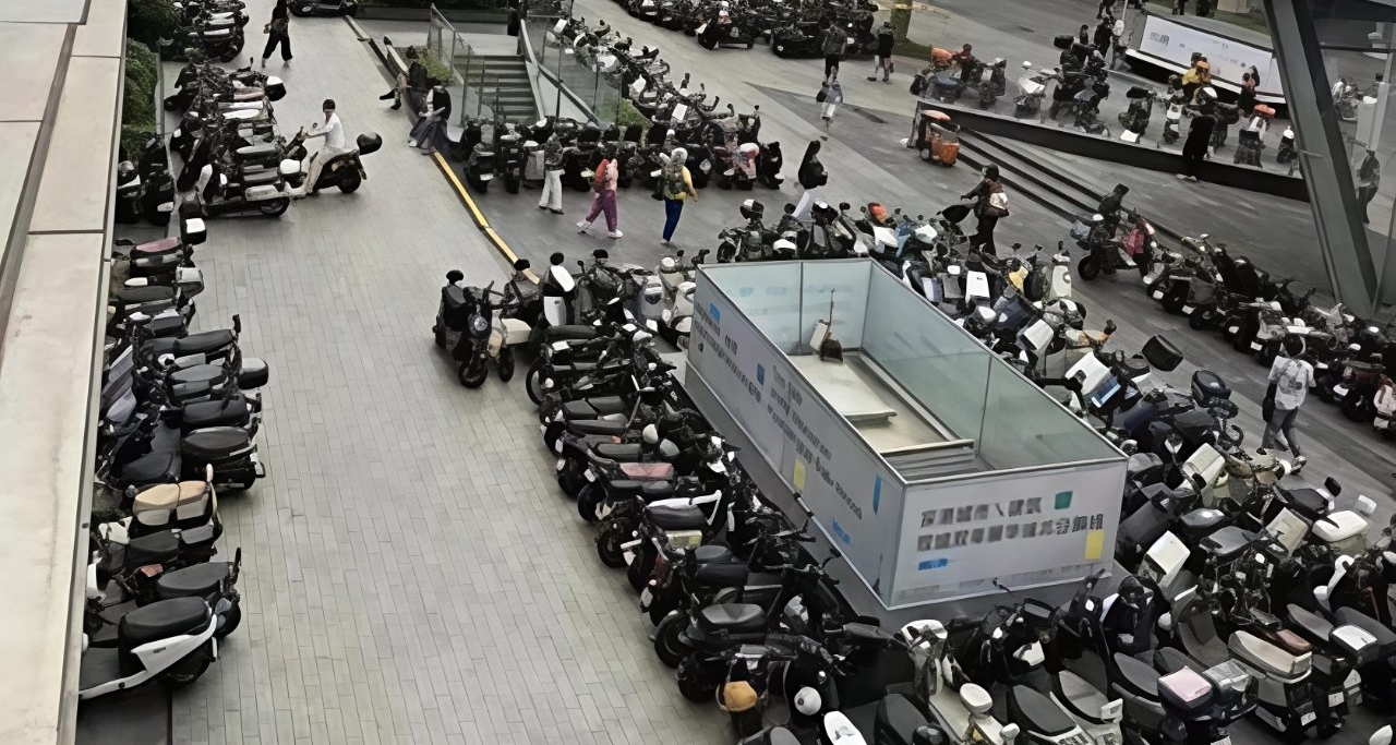 深圳華強北一夜清空10萬亂停電動車