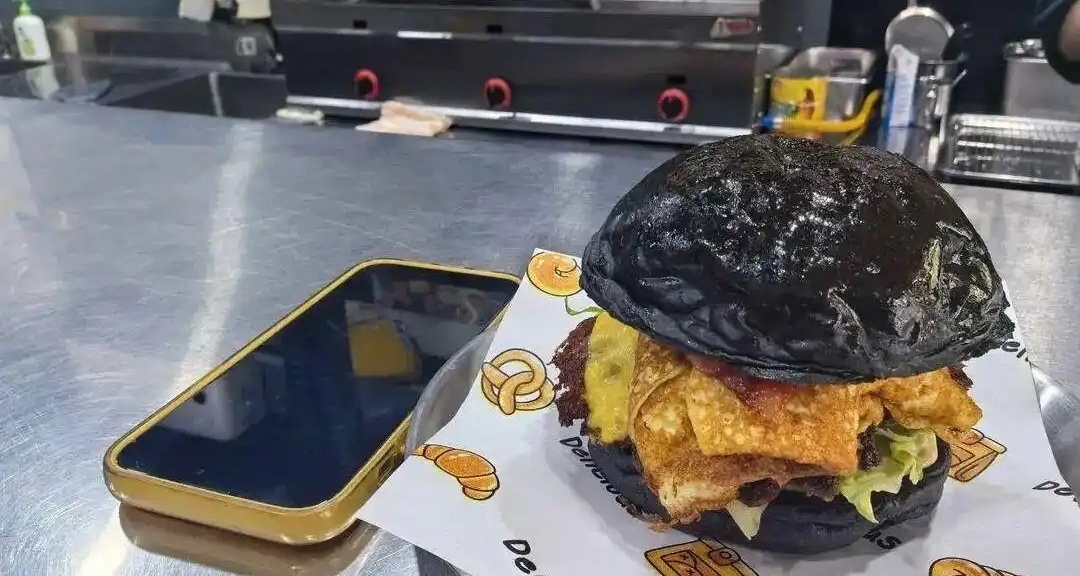 因博主自助一次喫12個漢堡，第三次到店被拒