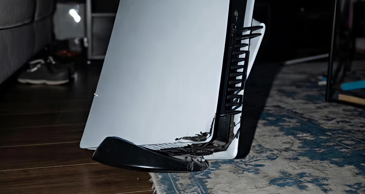 把PS5游戏机借给朋友却被摔坏，到底要不要对方赔偿？